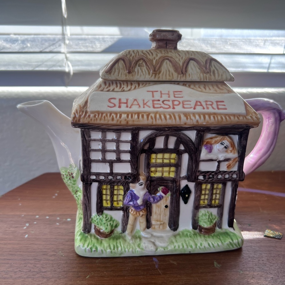 The Shakespeare Cottage Teapot
